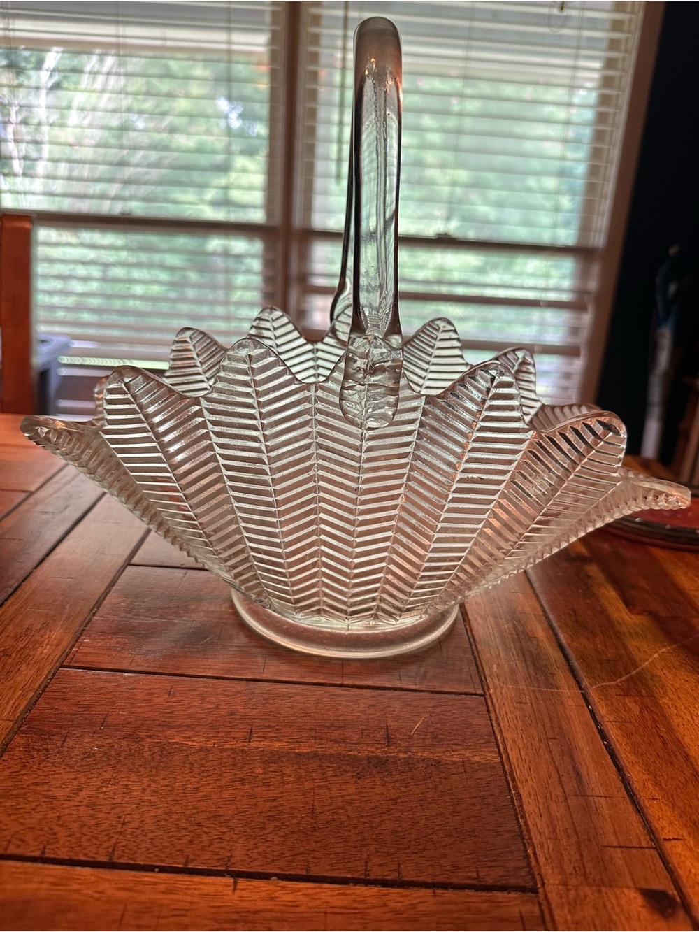 L.E. Smith Herringbone Or Feather Pressed Glass Basket